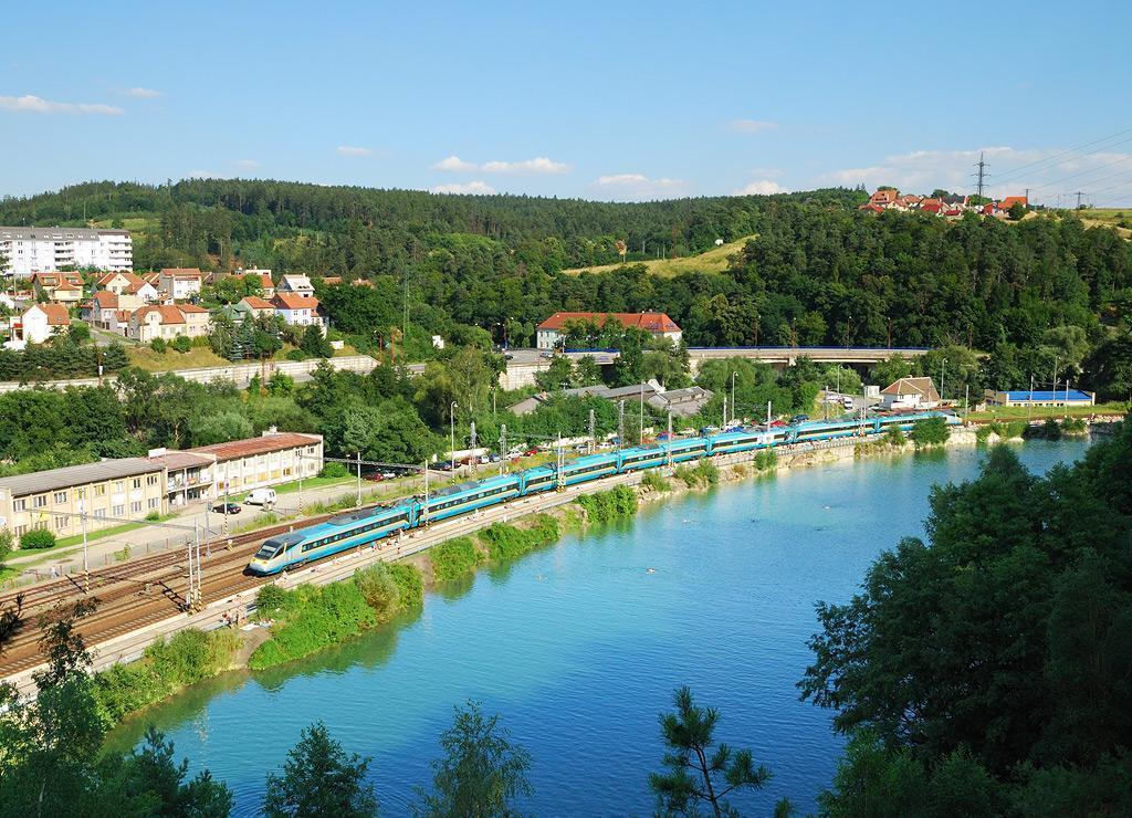 680510 - Pendolino v Blansku, autor Václav Růžek, zdroj ŽelPage 680510 - Pendolino v Blansku, autor Václav Růžek, zdroj ŽelPage