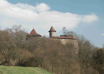 Nový Hrad (Nova burgo) - de nordokcidento (prenita de Wikimedia Commons)