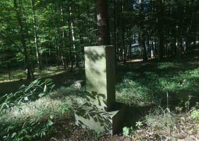 Památník Josefa Nimburského nedaleko lesní cesty Zemanův žleb