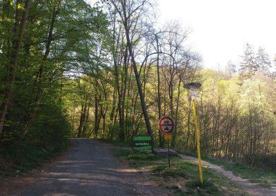 Lesní cesta Svitavská - začátek / konec u Kateřinského mostu