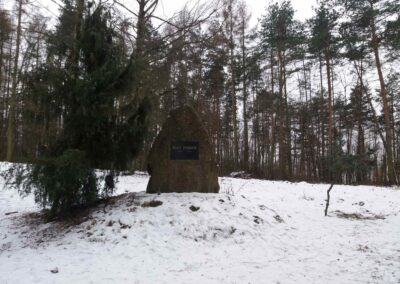 Monumento de Adolf Midloch en vintro
