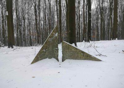 Památník Aloise Zlatníka v zimě