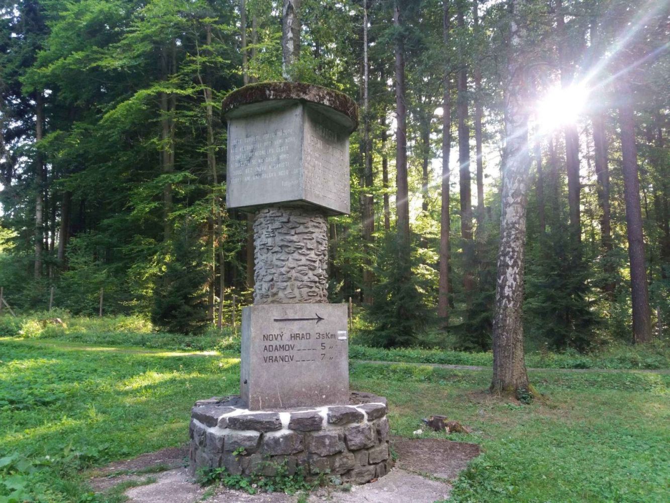 pamatnik-hradske-lesni-silnice-uvod Památník hradské lesní silnice